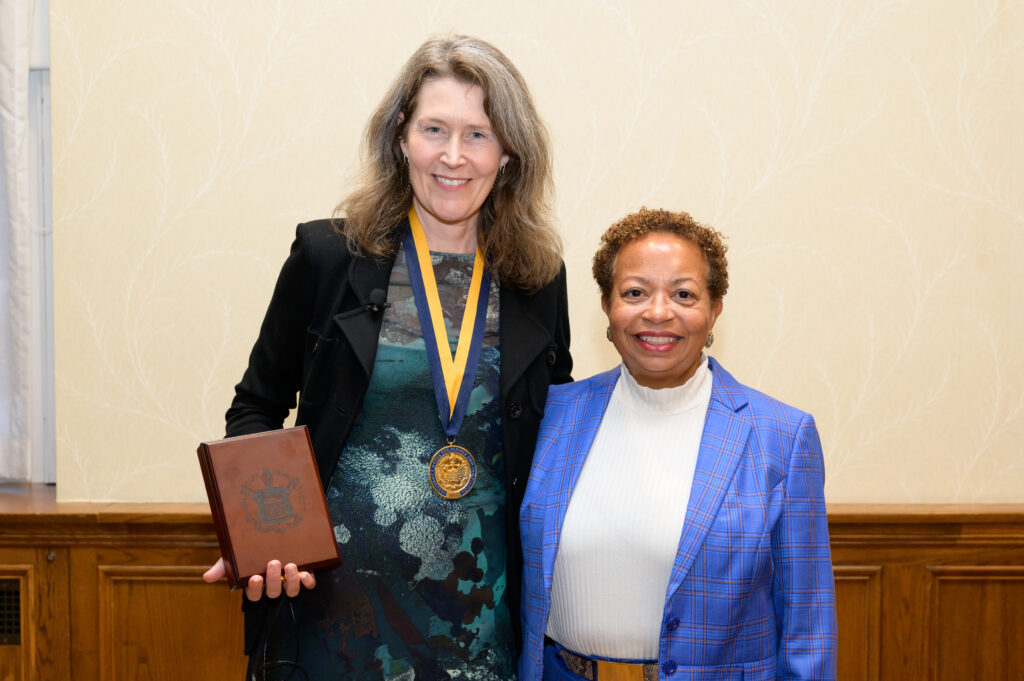 Kaja LeWinn ’98 Receives President’s Medal for Science and Innovation